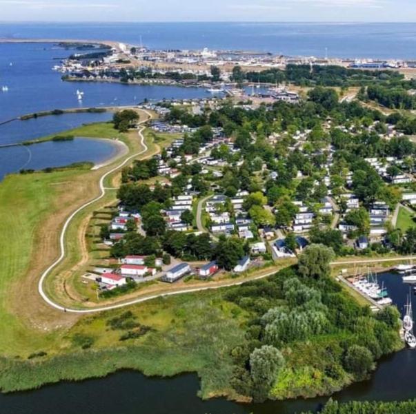 Bj Chalets - Robbengat 85 - Gezellige Chalet Op Vakantiepark Lauwersoog! Vroege Incheck! Met Airco! 외부 사진